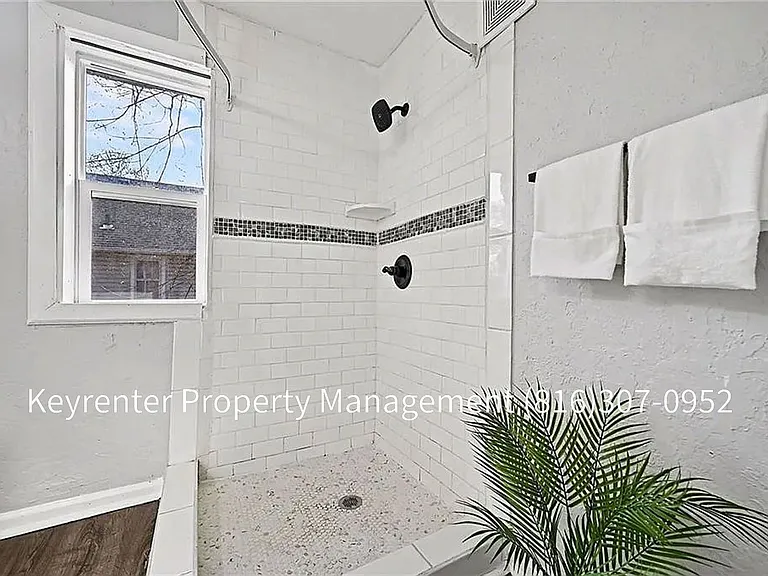 410 E Kansas Ave — Photo 10