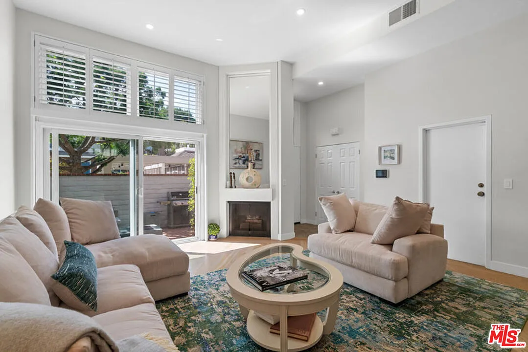 2 bed, 2.5 bath, 1575 sqft, $6,500 — Photo 1