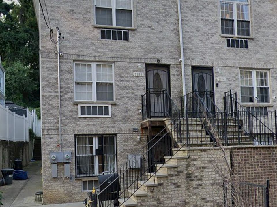 1st image of 2186 Cedar Ave #1F