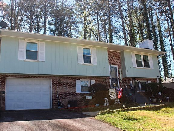 2nd image of 104 Laurel Ln