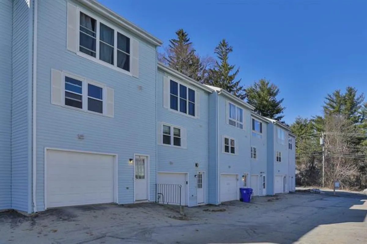 2 bed, 1.0 bath, 1102 sqft, $2,595 — Photo 1