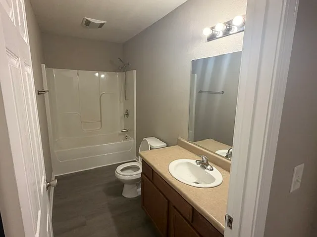 Windsor Hills Condominiums — Photo 10