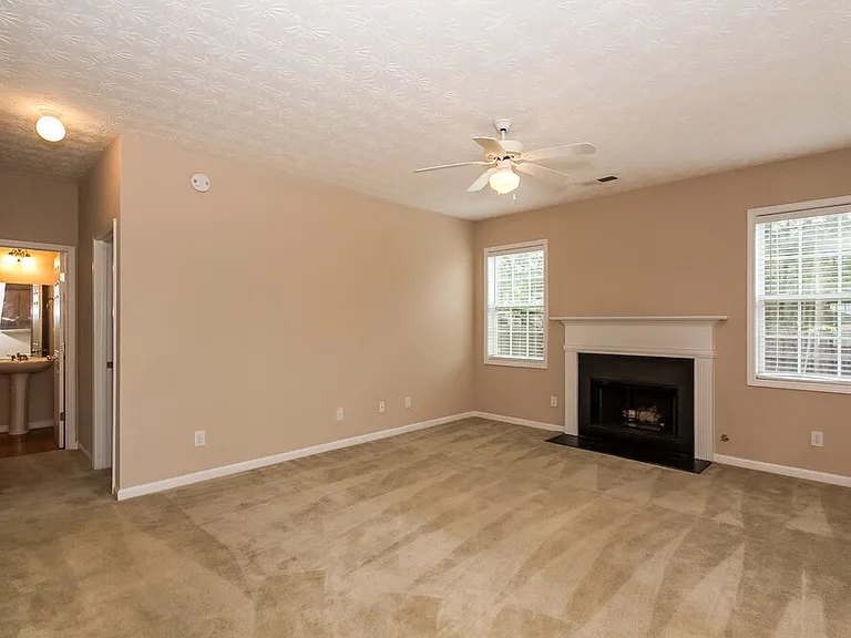 1000 Maple Leaf Dr — Photo 7