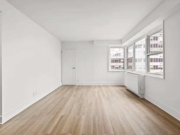 400 East 54th Street 23H image 3 of 20