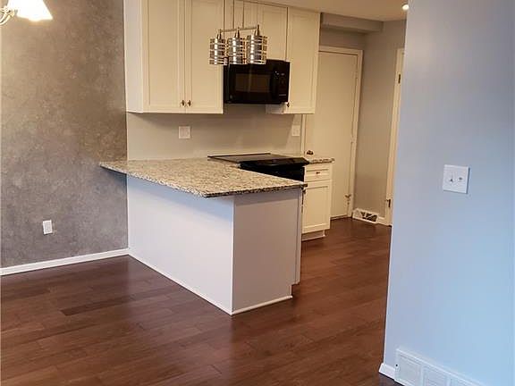3rd image of 861 Tollis Pkwy #6