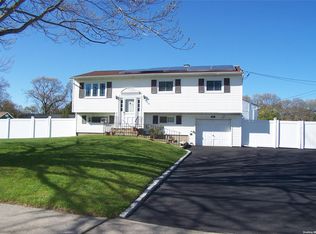 535 Hawkins Rd, Selden, NY 11784