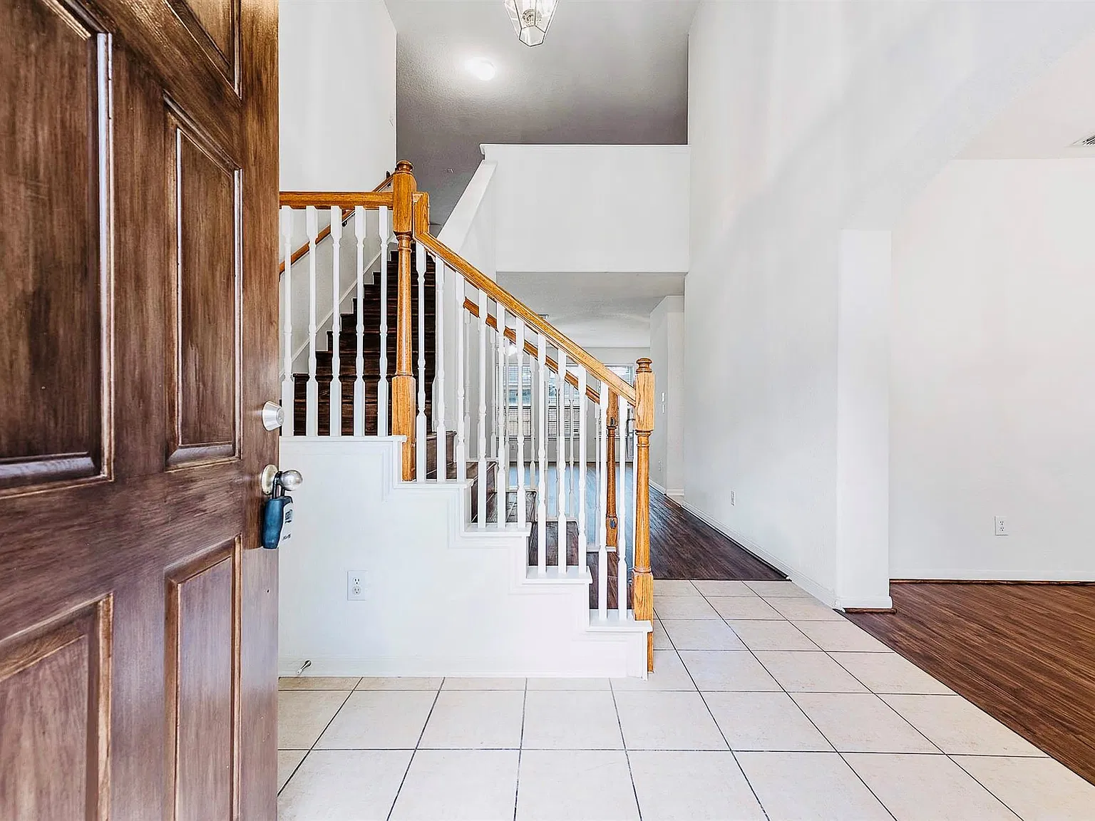 4 bed, 3.5 bath, 2830 sqft, $2,800 — Photo 4