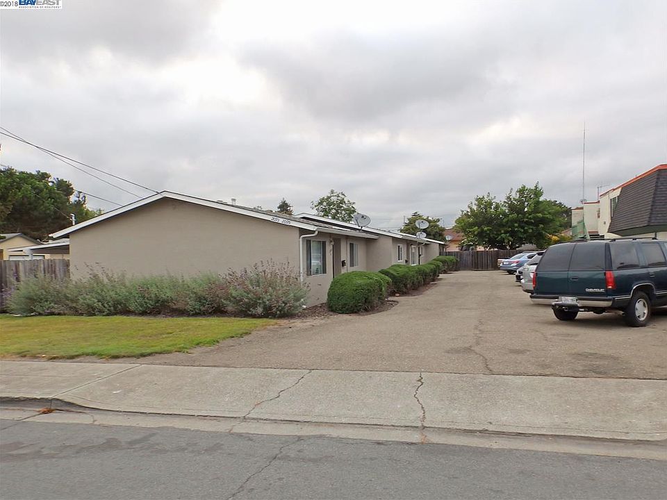 1st image of 2093 Fairway Dr