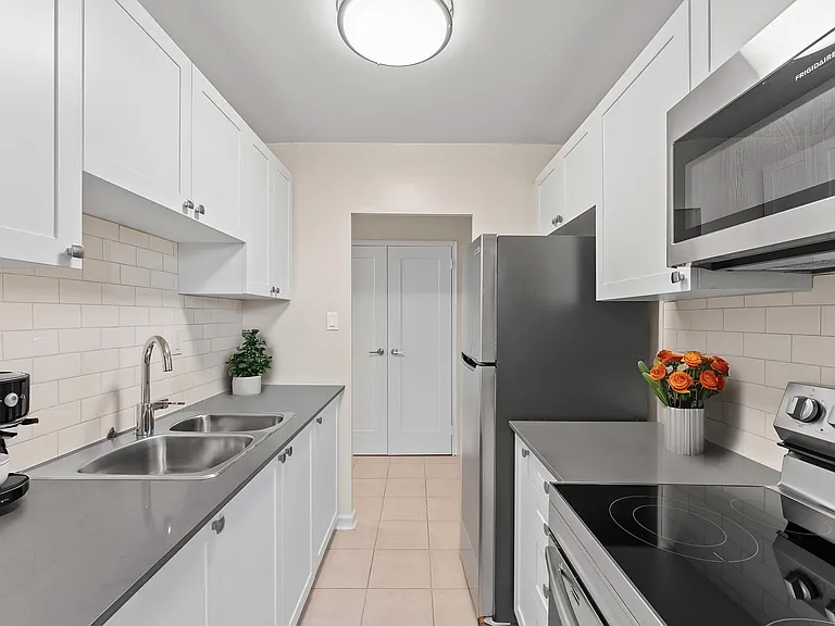 120 Edinburgh Rd S — Photo 3