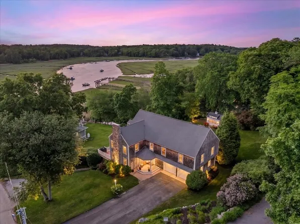 102 Riverside Cir, Marshfield, MA 02050