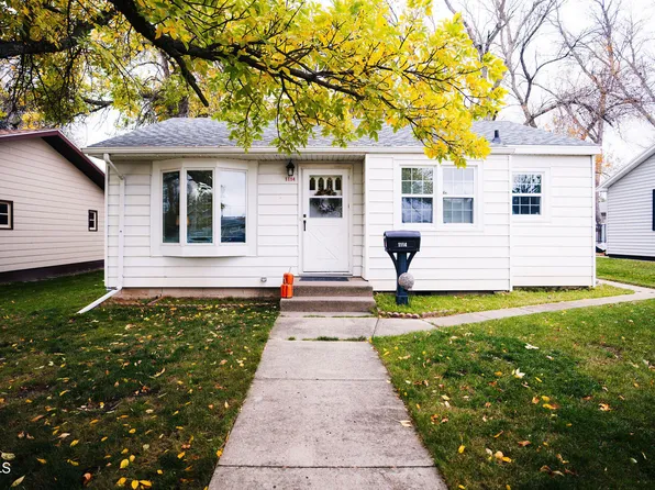 1114 10th Ave SE, Jamestown, ND 58401