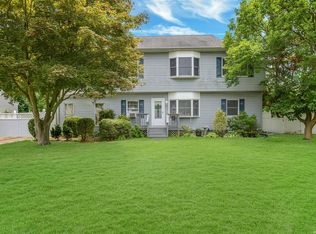 154 Claremont St, Deer Park, NY 11729