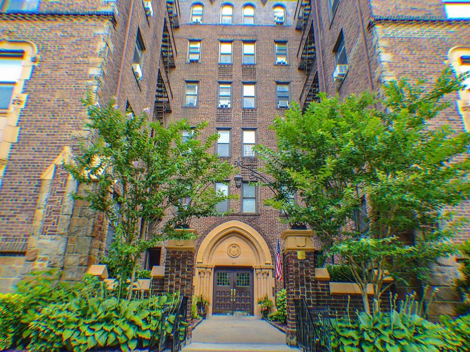 1st image of 215 Hart Blvd