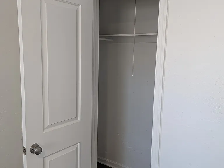 2534 E Culver St — Photo 8