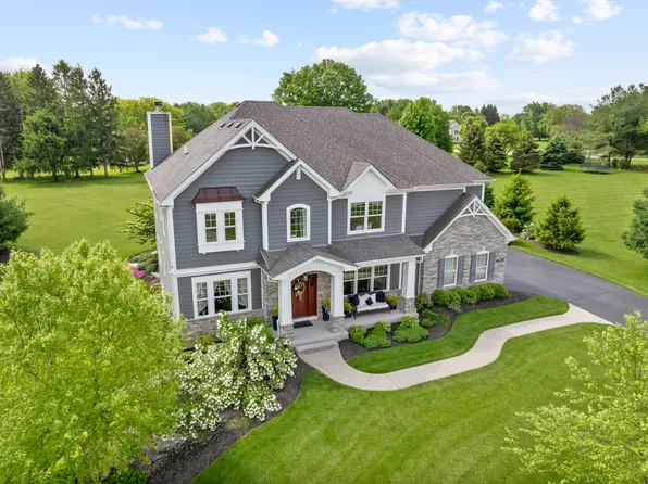 40W215 Ancient Oak Ct, St Charles, IL 60175