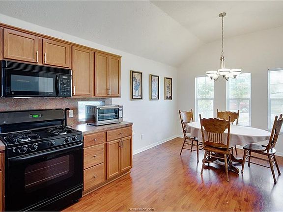 5th image of 913 Windmeadows Dr