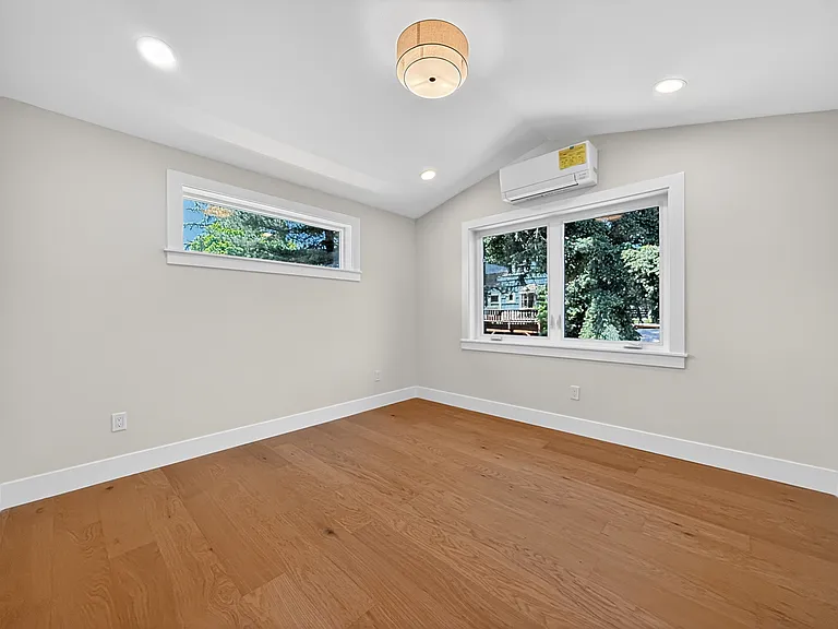5237 37th Ave NE #B — Photo 8