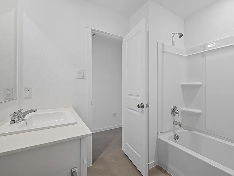 638 Montclaire Ave — Photo 14