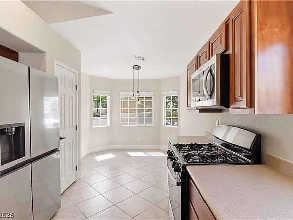 4th image of 2272 Chestnut Ranch Ave