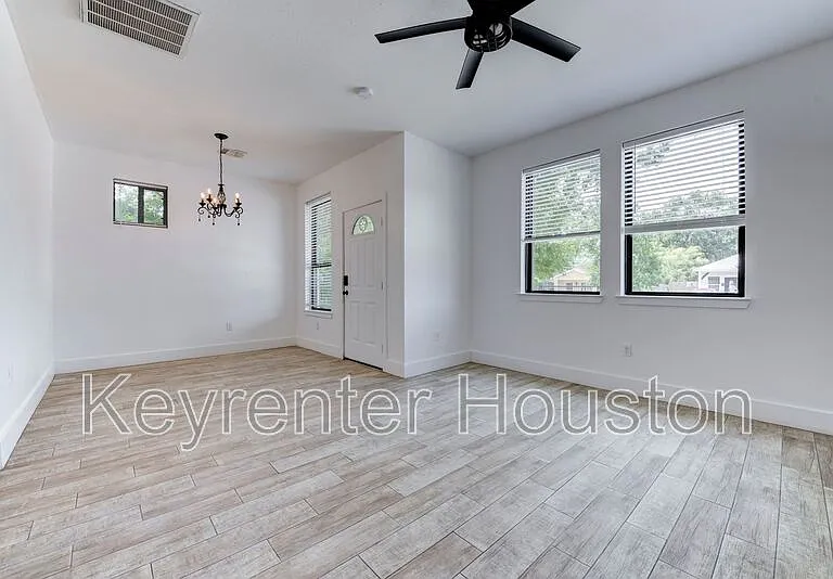5121 Southwind St — Photo 7
