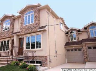 16 Plumtree Ln, Staten Island, NY 10309