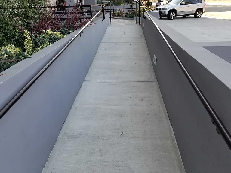 Riverside Dr — Photo 4