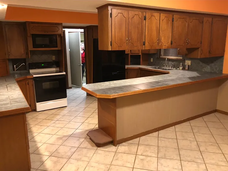 330 E Breckenridge Rd — Photo 8