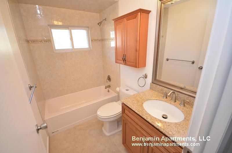 2nd image of 27 Oxford Cir Unit 27A