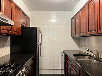 Rented by Gulia Wang, LREB