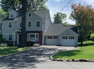 1121 Wychwood Rd, Westfield, NJ 07090