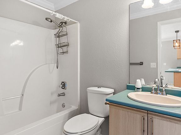 3rd image of 32 Golfshores Dr APT 1