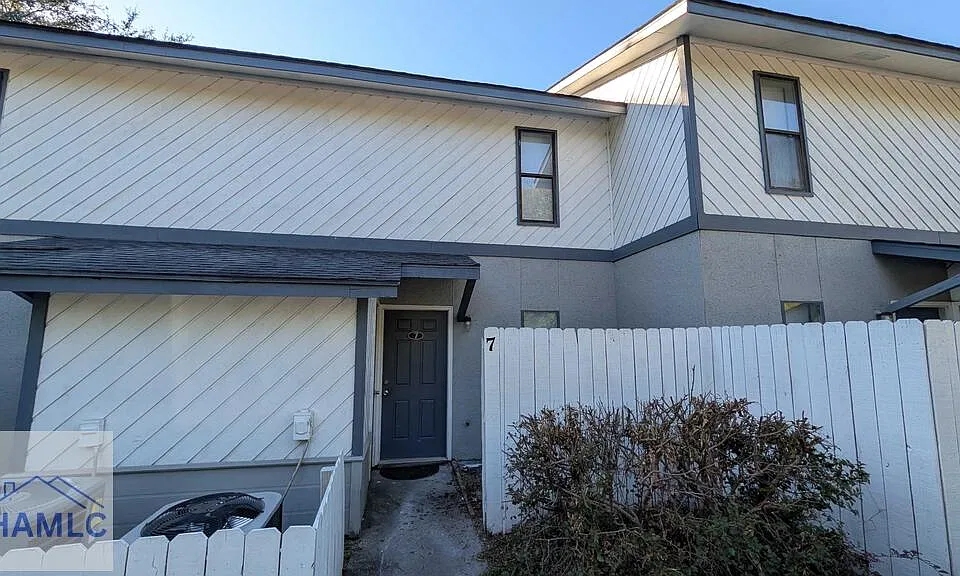 107-7 Gilbert St