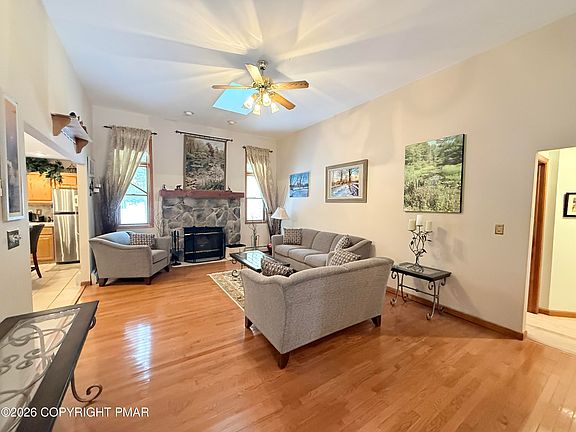 4th image of 98 Bender Rd