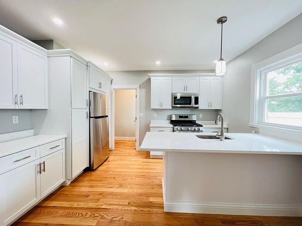 1st image of 21 Caledonia Ave #21