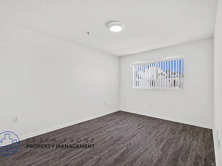 14740 Erwin — Photo 33