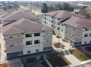 218 Wolfe St APT 305, Oregon, WI 53575