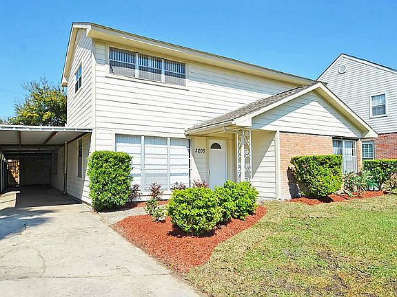 SO MANY RECENT UPDATES IN THIS 2-STORY OPEN FLOOR PLAN! WELCOME HOME!