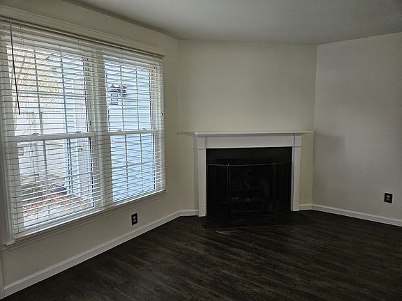 3rd image of 116 Saint Andrews Ln
