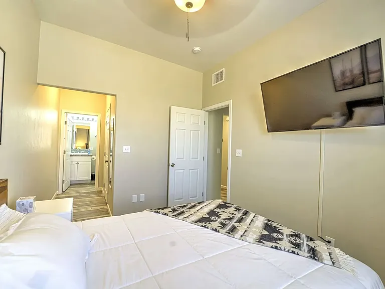 5025 E Lee St #1 — Photo 33