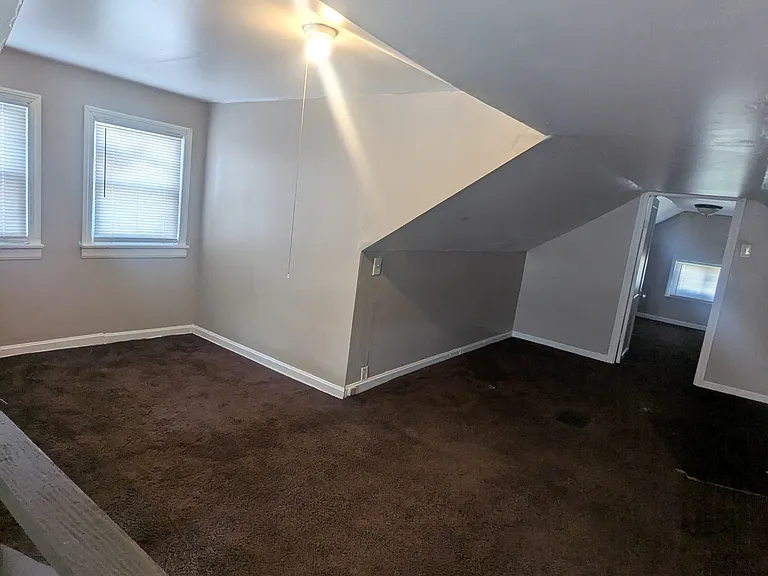 994 Peerless Ave — Photo 5