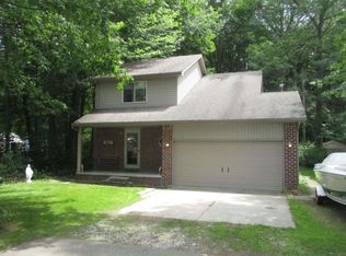 9123 Maple St, Algonac, MI 48001