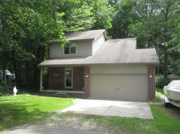 9123 Maple St, Algonac, MI 48001