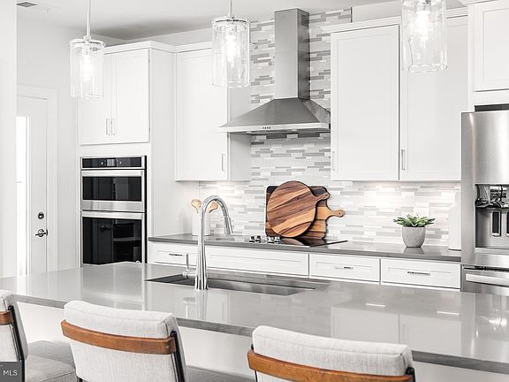 3rd image of 5800 Moonstone Way #1