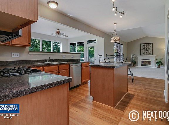 5th image of 293 Berkshire Ln