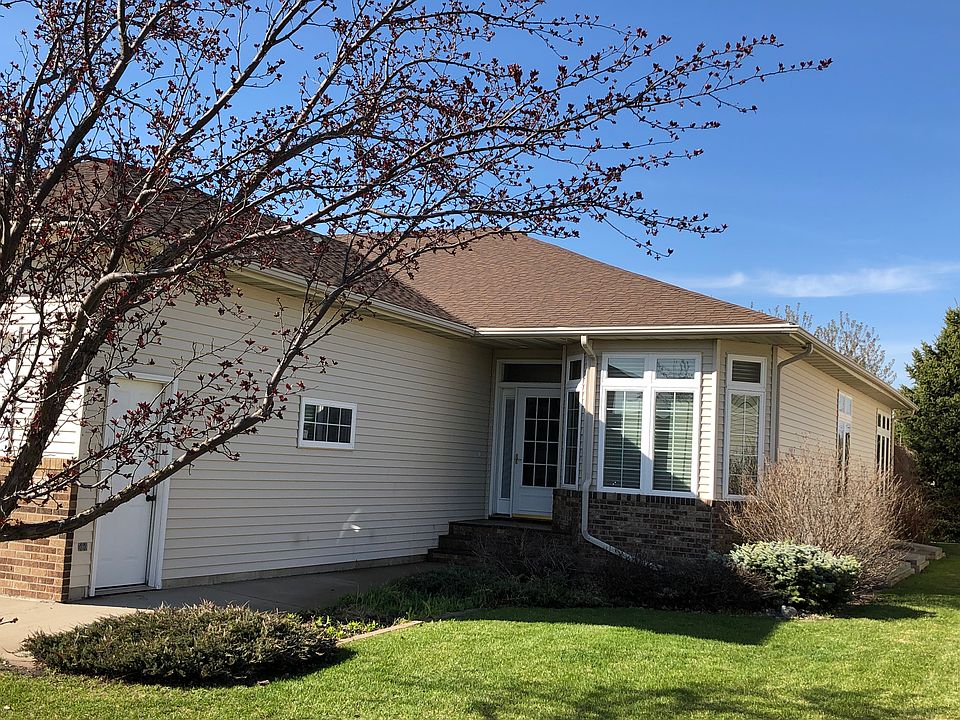 1st image of 418 44th Ave S