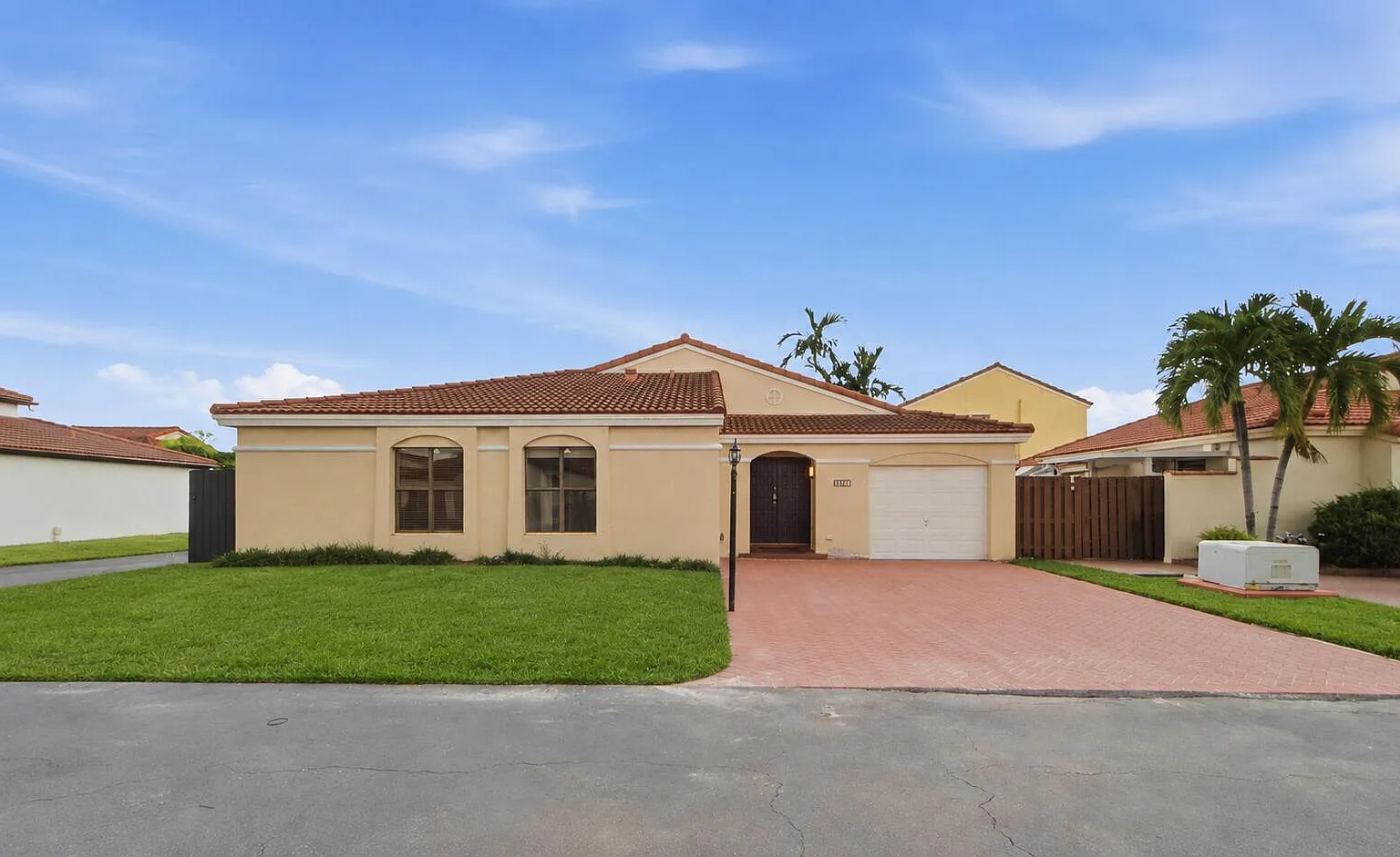 3 bed, 2.0 bath, 1372 sqft, $3,900 — Photo 1