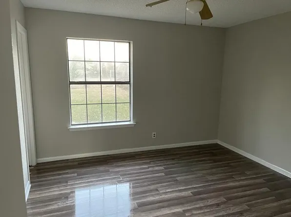 511 Flowers St, Seagoville, TX 75159