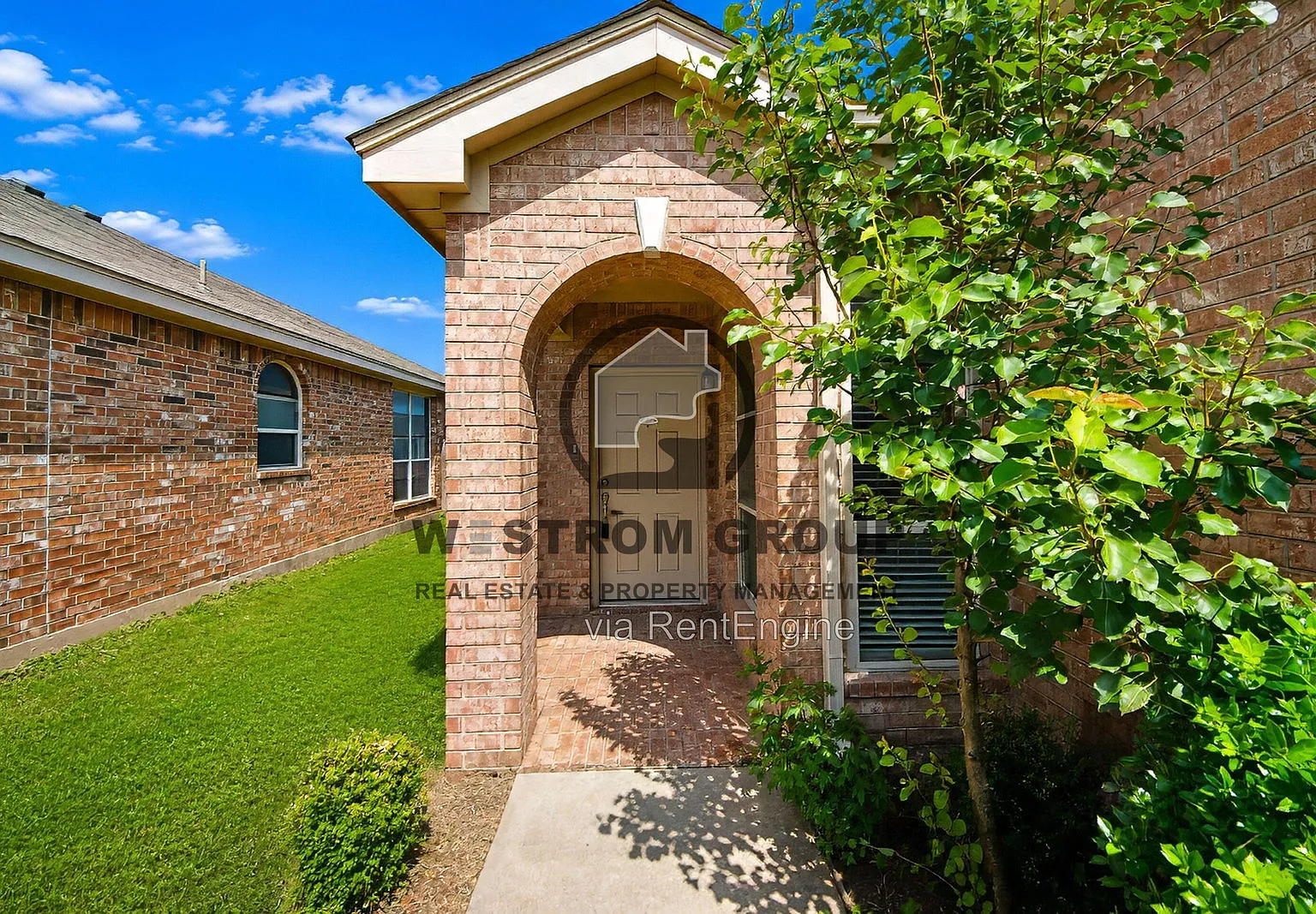 3 bed, 2.0 bath, 1692 sqft, $2,100 — Photo 4