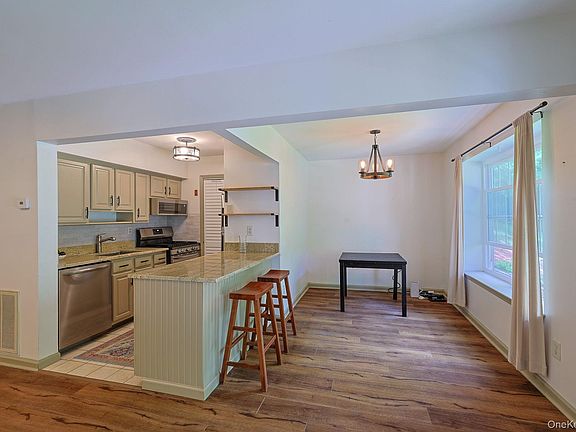 5th image of 1103 Washington Green