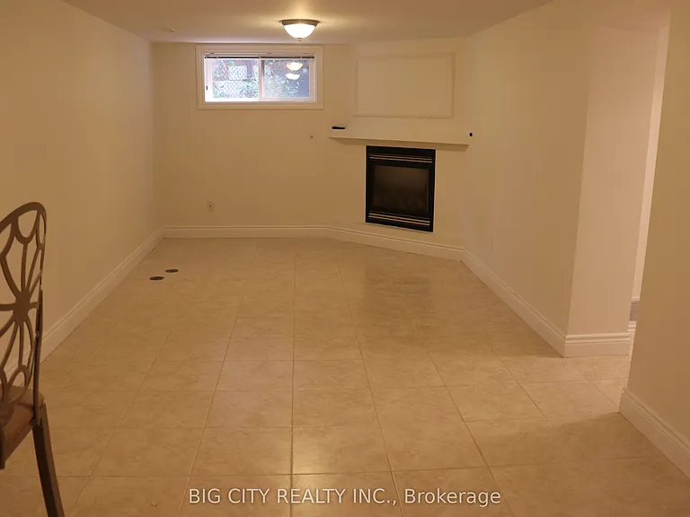 30 Lozoway Dr #LOWER — Photo 7